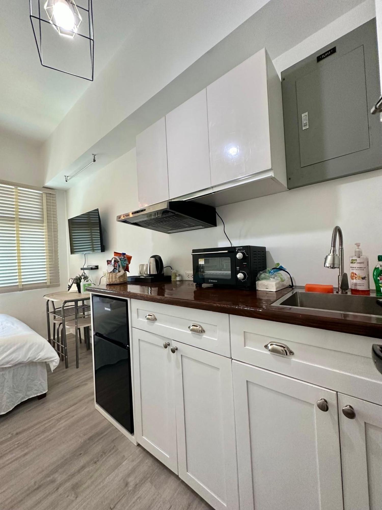 Studio One Condominium, Alabang - Bluu - Fiber Wi-Fi, Netflix-Ready Muntinlupa City Exterior foto